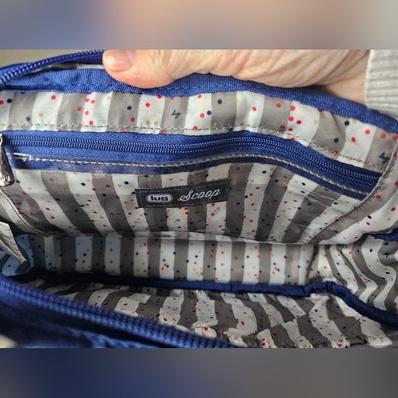 Lug Scoop In Bouquet Blue With NWT Heart Pouch - Picture 11 of 13